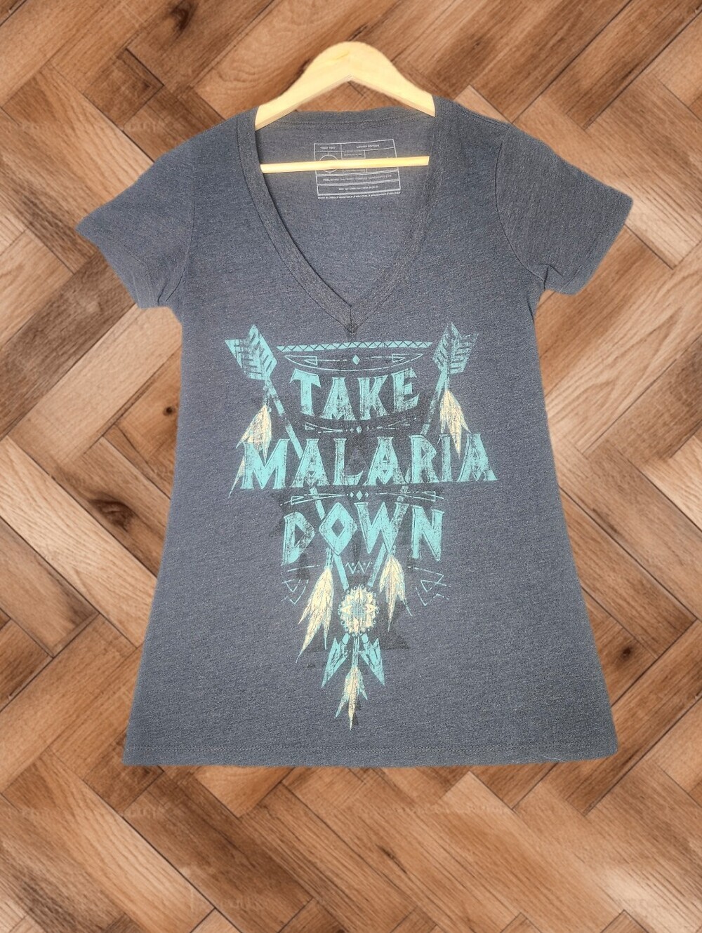 Sevenly "Take Malaria Down" Graphic Tee - Size Small 👕